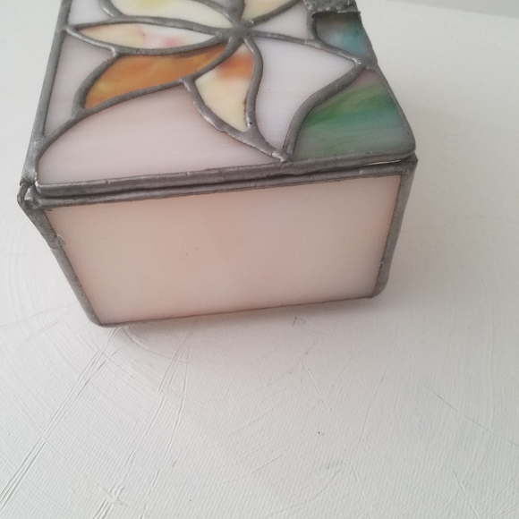 Vintage Stained Leaded Glass Floral Trinket Jewely Box with Butterfly Accent - Picture 5 of 7